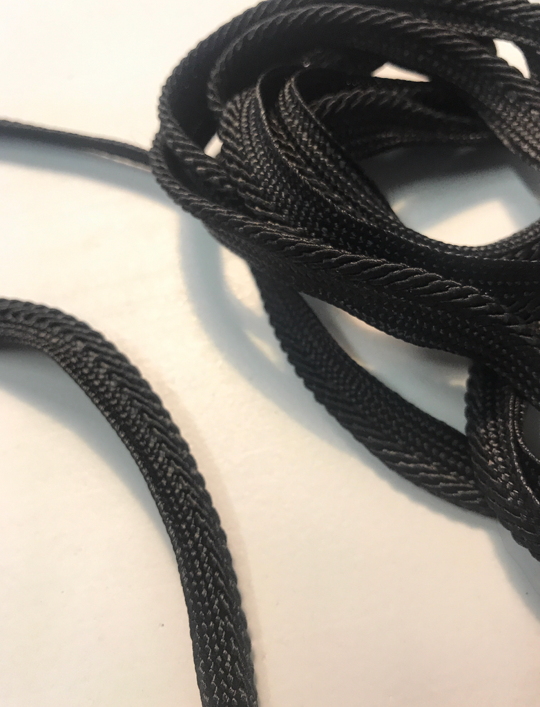 D023 Black Spiral Piping