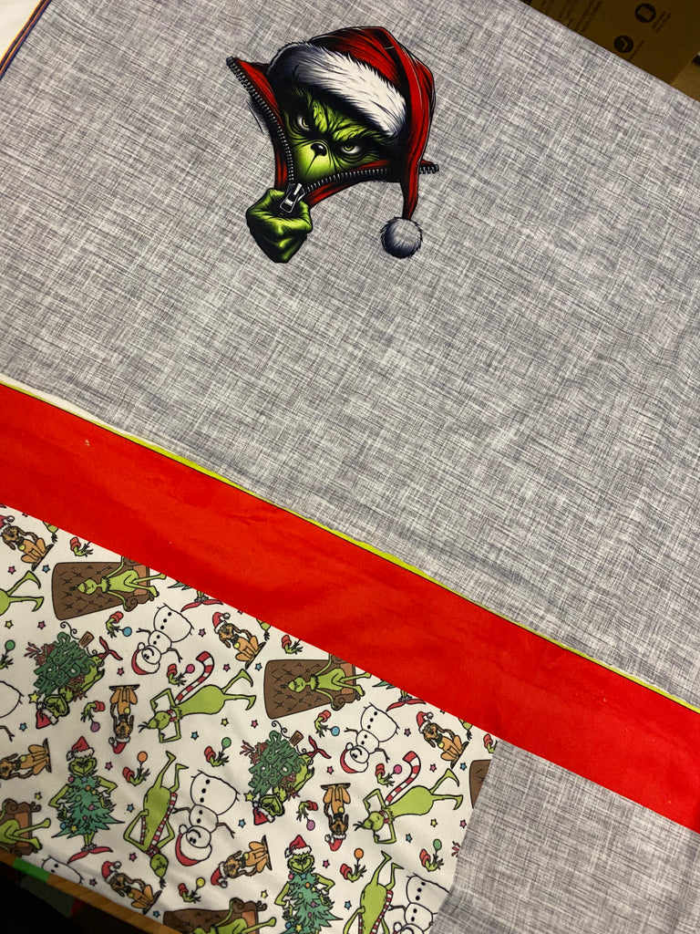 Rapport Grumpy Green Guy Peeking Zipper